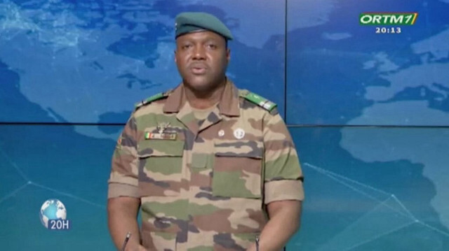 Cette image obtenue par l'AFP auprès de l'Office de la radio et de la télévision du Mali (ORTM) montre le colonel Abdoulaye Maiga, porte-parole du gouvernement malien, lisant un communiqué à la télévision le 31 juillet 2023. 