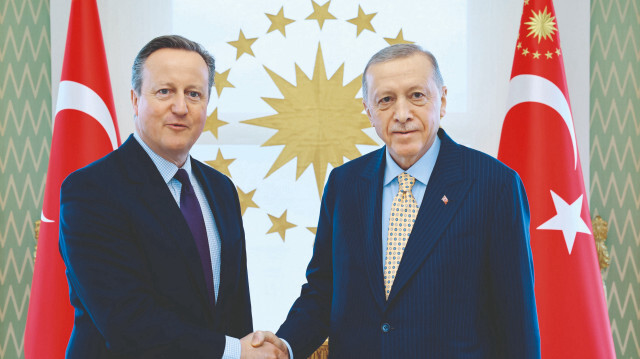 Erdoğan, İngiltere Dışişleri Bakanı David Cameron'ı Vahdettin Köşkü'nde kabul etti.