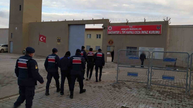 Gaziantep'te 47 kaçak göçmen organizatörü yakalandı.