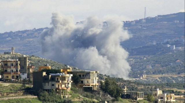 Des volutes de fumée lors d'une frappe aérienne israélienne au sud du Liban,le 28 janvier 2024.