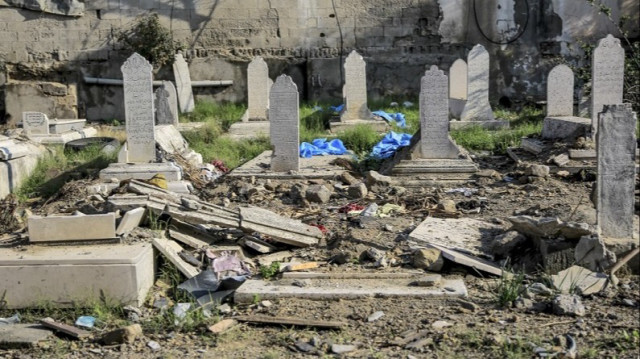 Un cimetière dans la ville de Gaza, endommagé par l'armée d'occupation, le 05 janvier 2024.