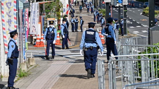 Des policiers japonais dans les rues d'Hiroshima au Japon, le 21 mai 2023.