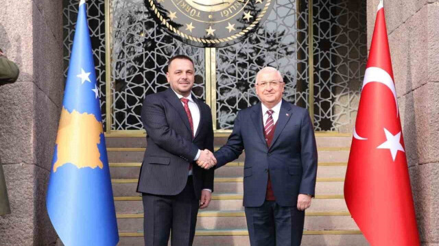 Milli Savunma Bakanı Yaşar Güler, Kosova Savunma Bakanı Maqedonci ile bir araya geldi.