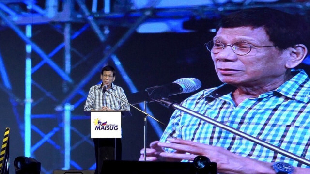 L'ancien président philippin Rodrigo Duterte s'adressant à ses partisans lors d'un rassemblement dans la ville de Davao, sur l'île de Mindanao le 28 janvier 2024 au Philippines.