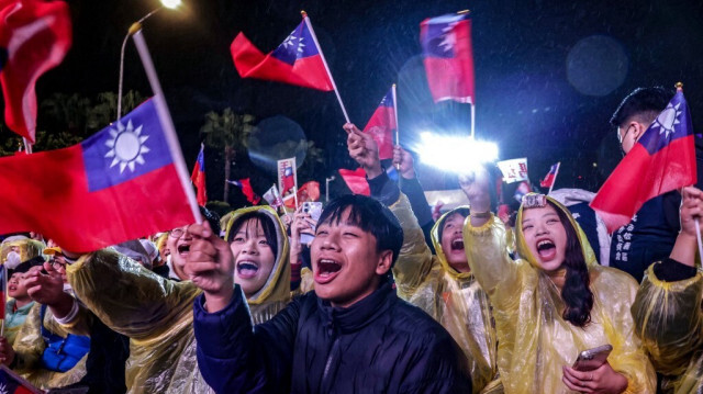 Des partisans assistent à un rassemblement de campagne du Kuomintang (KMT) avant l'élection présidentielle de Taiwan, à Taipei le 23 décembre 2023.