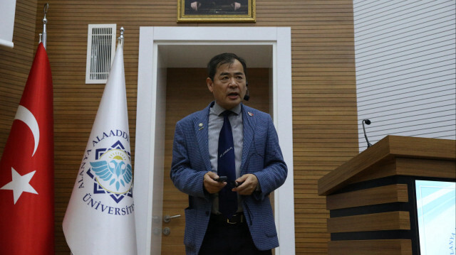 Yüksek inşaat mühendisi, mimar ve deprem uzmanı Yoshinori Moriwaki, Alanya Alaaddin Keykubat Üniversitesi Eğitim Fakültesi'nde düzenlenen "Depremle yaşamak" konferansında konuştu.