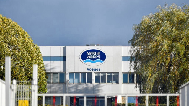 Une photographie prise le 24 octobre 2023 montre une vue de l'usine d'embouteillage de Nestlé Waters Vosges à Contrexeville, dans le nord-est de la France.