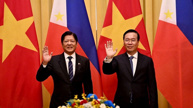 Le président vietnamien Vo Van Thuong et Ferdinand Romualdez Marcos le Président de la République des Philippines assistent à une cérémonie de bienvenue au palais présidentiel de Hanoi au Vietnam le 30 janvier 2024.