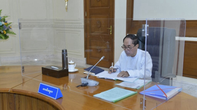 Le président par intérim du Myanmar, U Myint Swe, assistant à une réunion du conseil de défense et de sécurité à Naypyidaw le 31 janvier 2024.