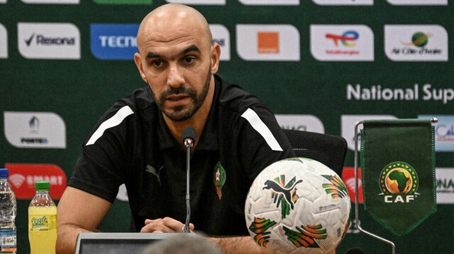 Le sélectionneur du Maroc, Walid Regragui, assiste à une conférence de presse au stade Laurent Pokou à San-Pedro le 29 janvier 2024.
