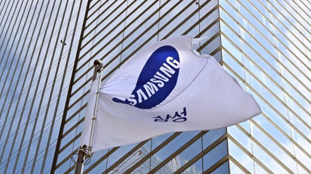 Un drapeau Samsung flotte devant le bâtiment de Seocho de l'entreprise à Séoul le 7 octobre 2022. 