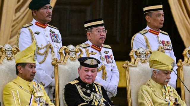 Le sultan Ibrahim Iskandar siège lors de la cérémonie de prestation de serment en tant que 17e roi de Malaisie, au Palais national de Kuala Lumpur, le 31 janvier 2024.