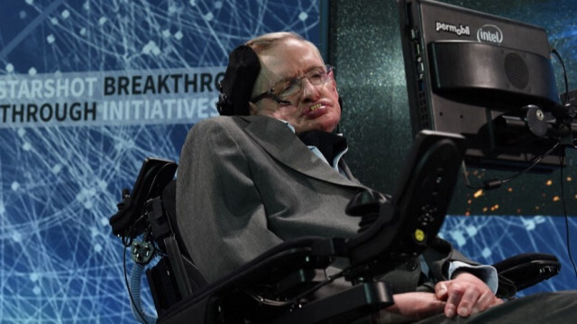 Le physicien théoricien britannique, Stephen William Hawking atteint de la sclérose latérale amyotrophique (SLA) ou maladie de Charcot.