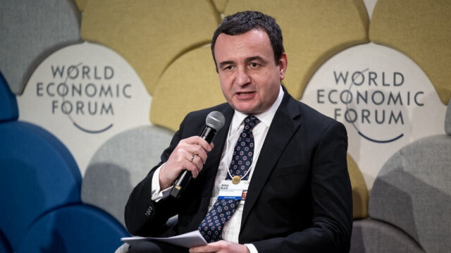 Le Premier ministre du Kosovo, Albin Kurti, prend la parole lors d'une session de la réunion annuelle du Forum économique mondial (WEF) à Davos le 18 janvier 2024.