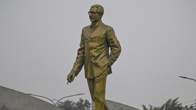 Statue du "Père fondateur" du Bangladesh, Sheikh Mujibur Rahman. Photo prise le 3 janvier 2024, à Dhaka la capitale du pays.