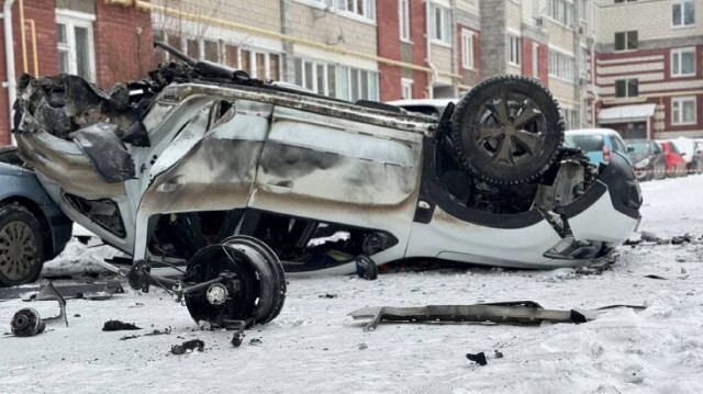 Une voiture détruite suite à un tir de missile à Belgorod, en Russie. Photo publiée sur le compte Telegram officiel du gouverneur de la région, Vyacheslav Gladkov, le 5 janvier 2024.