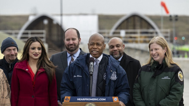 Le maire de New York, Eric Adams, lors d'une cérémonie d'inauguration célébrant l'augmentation de la capacité de l'usine de compostage de Staten Island du Département de l'assainissement (DSNY), à New York, le 4 janvier 2023.