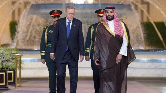 Le Président turc, Recep Tayyip Erdogan (G) et le prince héritier d'Arabie saoudite, Mohammed bin Salaman (D).