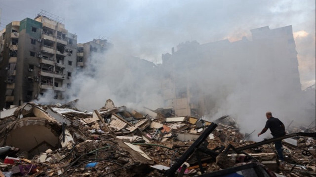 Les décombres de bâtiments après une frappe aérienne israélienne dans la banlieue sud de Beyrouth au Liban, le 01 octobre 2024.