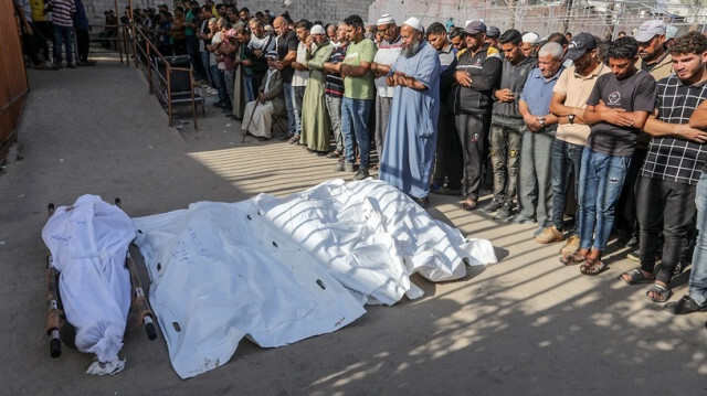 Les corps des Palestiniens qui ont perdu la vie lors des attaques israéliennes contre la ville de Rafah dans la Bande de Gaza, le 01 octobre 2024.