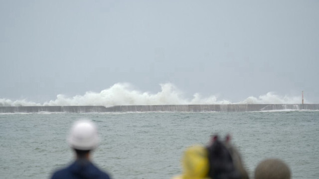 La plage de Sizihwan à Kaohsiung, alors que le super typhon Krathon se dirige vers Taïwan, le 1er octobre 2024.