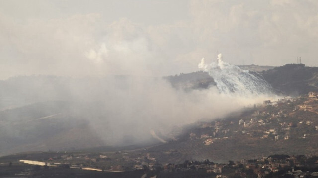 De la fumée s'élevant lors d'un bombardement israélien au sud du Liban, le 1er octobre 2024.