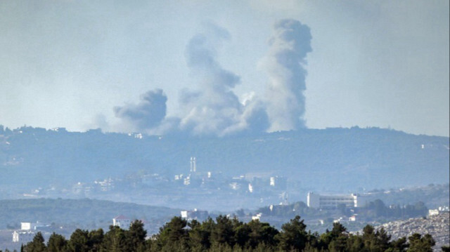 Des panaches de fumée s'élèvent à la suite des bombardements israéliens sur le Sud-Liban.