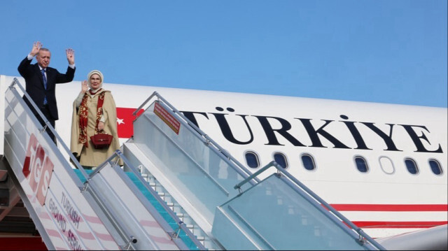 Le Président turc, Recep Tayyip Erdogan et son épouse Emine Erdogan à l'aéroport d'Esenboga à Ankara en Turkiye, le 10 octobre 2024.