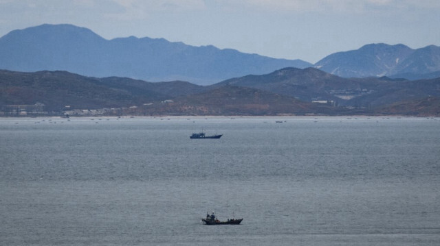 La côte nord-coréenne depuis un point de vue situé sur l'île de Yeonpyeong, contrôlée par la Corée du Sud, près des eaux contestées de la mer Jaune. 