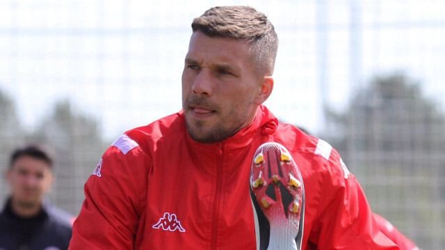 Podolski, Türkiye'de Antalyaspor ve Galatasaray formaları da giymişti.