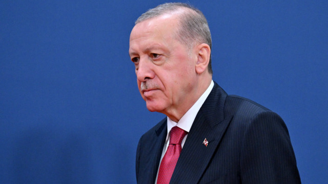 Le président turc Recep Tayyip Erdogan arrive pour assister à une conférence de presse conjointe avec son homologue serbe à la suite de leur rencontre à Belgrade, le 11 octobre 2024. Le président turc Recep Tayyip Erdogan se rendra cette semaine en Albanie et en Serbie, où il devrait renforcer les liens économiques et diplomatiques de son pays avec les Balkans.