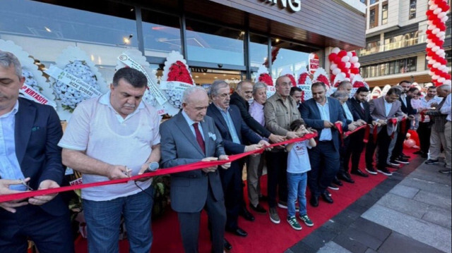 Rize'deki olaylı Burger King açılışına katılan belediye başkanları hakkında karar verildi.