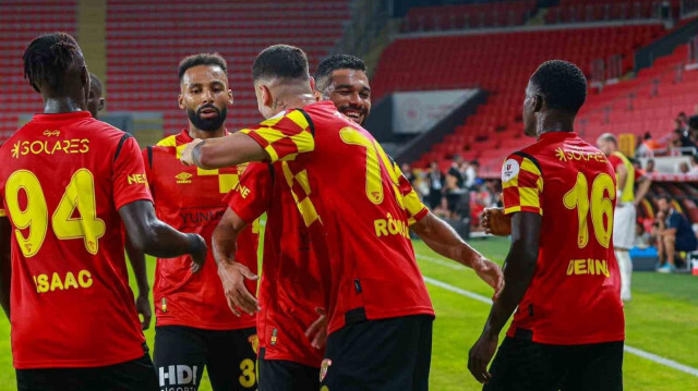 Göztepeli futbolcuların gol sevinci