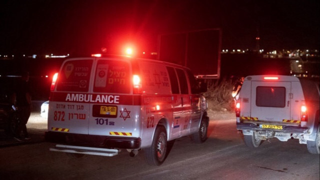 Une ambulance arrive sur le site d'une attaque de drone près de la ville de Binyamina, dans le nord d'Israël, le 13 octobre 2024.