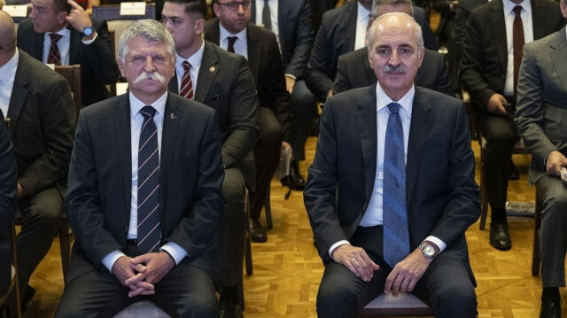 Turkish Parliament Speaker Numan Kurtulmus (R) and his Hungarian counterpart Lazsio Kover (L)