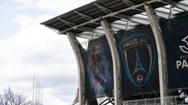 Le logo du Paris FC au stade Charléty à Paris, le 18 mars 2024.