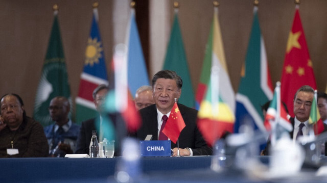 Le président chinois Xi Jinping s'exprime lors du dialogue de la table ronde des dirigeants Chine-Afrique le dernier jour du sommet 2023 des BRICS à Johannesburg, le 24 août 2023.