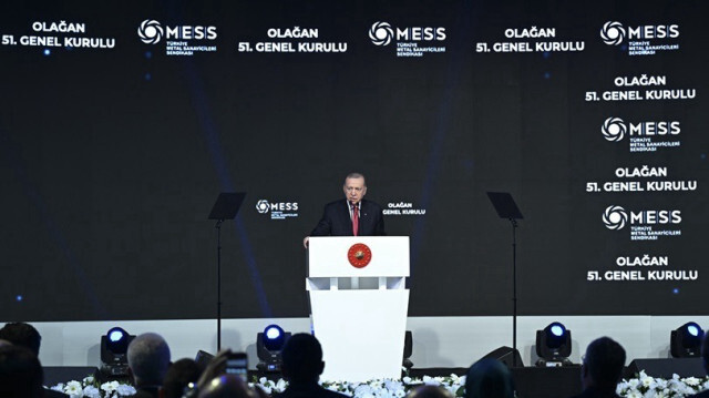 Le Président turc, Recep Tayyip Erdogan s'exprime lors de la 51e assemblée générale de l'Association des employeurs turcs des industries métallurgiques (MESS) à Istanbul en Turkiye, le 18 octobre 2024.