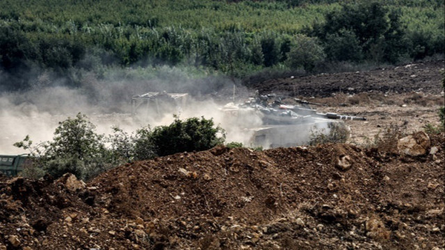 Un char de combat de l'armée d'occupation se déplace sur une position le long de la frontière avec le Liban, le 1er octobre 2024.