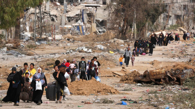 بترهيب الإبادة.. الاحتلال يجبر نازحين فلسطينيين على مغادرة شمال غزة 