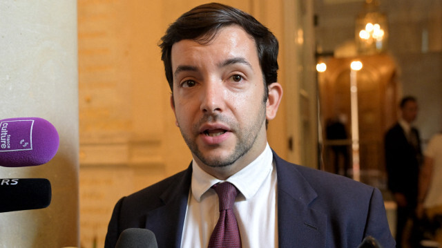 Le député du Rassemblement national (RN) Jean-Philippe Tanguy s'adresse aux journalistes lors d'une journée d'accueil à l'Assemblée nationale à Paris, le 10 juillet 2024, à la suite du second tour des élections législatives françaises.