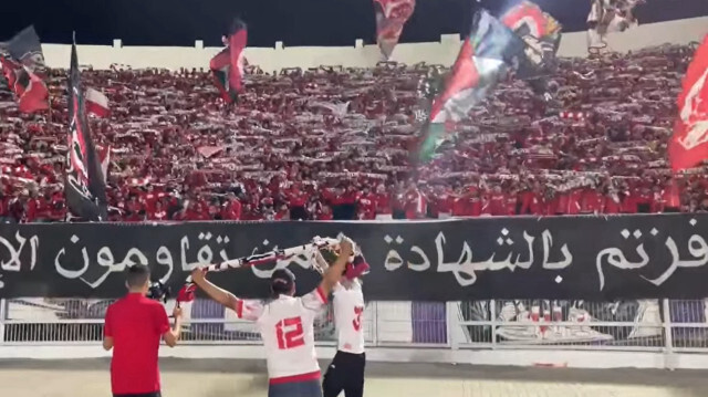 جمهور "الوداد" المغربي يدعم الصمود الفلسطيني ويحتفي بالسنوار