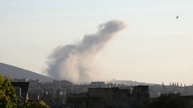 De la fumée s'élève du site d'une frappe aérienne israélienne qui a ciblé une zone à la périphérie de la ville libanaise de Baalbek, le 21 octobre 2024, dans le cadre de la guerre entre Israël et le Hezbollah.