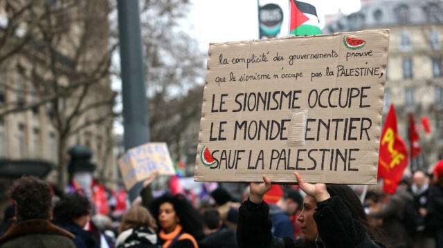 Le collectif d'associations réclame l'imposition de sanctions économiques et politiques contre Israël, et demande la protection immédiate des populations civiles palestiniennes.