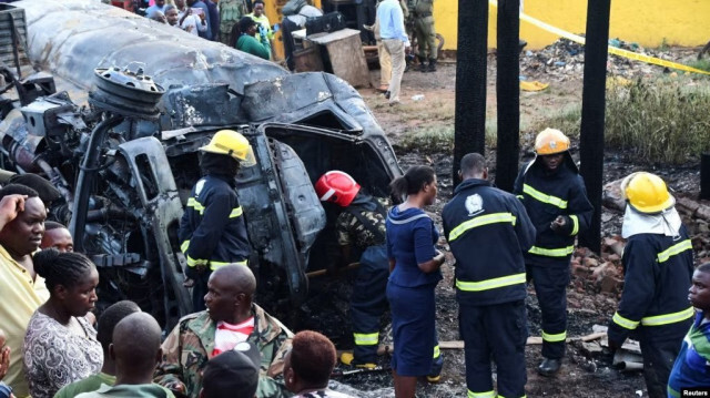 Onze personnes, dont deux mineurs, ont été tuées lorsqu'un camion-citerne s'est renversé et a explosé dans la ville de Kigogwa, près de Kampala, la capitale de l'Ouganda.