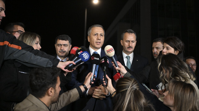 Le ministre turc de l'Intérieur, Ali Yerlikaya, a rendu visite aux blessés transférés à l'hôpital urbain de Bilkent suite à l'attaque terroriste contre la Turkish Aerospace Industries (TUSAŞ), en compagnie du gouverneur d'Ankara, Vasip Şahin, et du président de l'Industrie de la défense de la présidence, Haluk Görgün, le 23 octobre 2024.