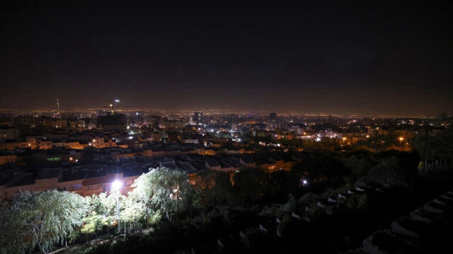 Vue générale de Téhéran après plusieurs explosions, le 26 octobre 2024.