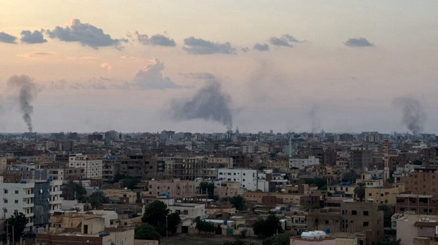 L'armée soudanaise attaque des positions tenues par les forces paramilitaires de soutien rapide (RSF) dans la capitale soudanaise, au centre de Khartoum, le 12 octobre 2024.