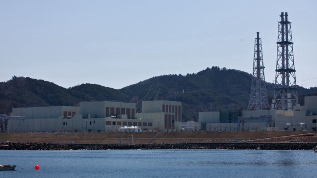 Un réacteur nucléaire redémarre au Japon près de Fukushima, marquant un tournant dans la politique énergétique du pays après la catastrophe de 2011.