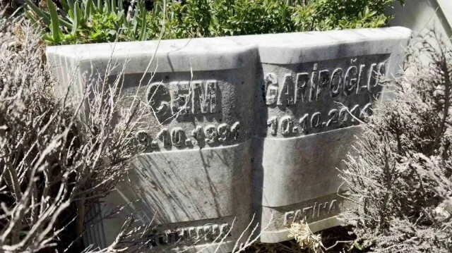 Cem Garipoğlu mezarı